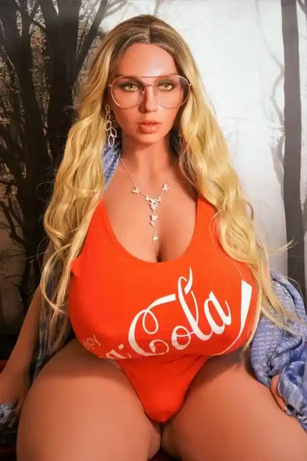 プレミアムフルサイズリアルセックスドールティーガン（曲線美とブロンドヘア、146cm）