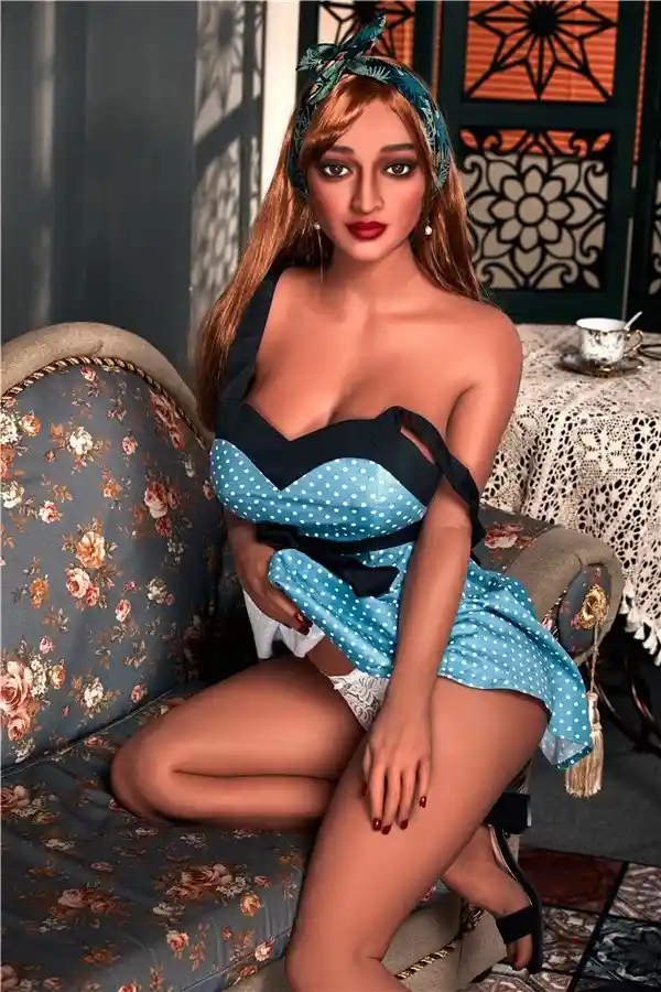 アイアンテック・ドール パオラ 161cm - 魅力的な特徴を持つ曲線美のラテン系セックスドールのレビュー