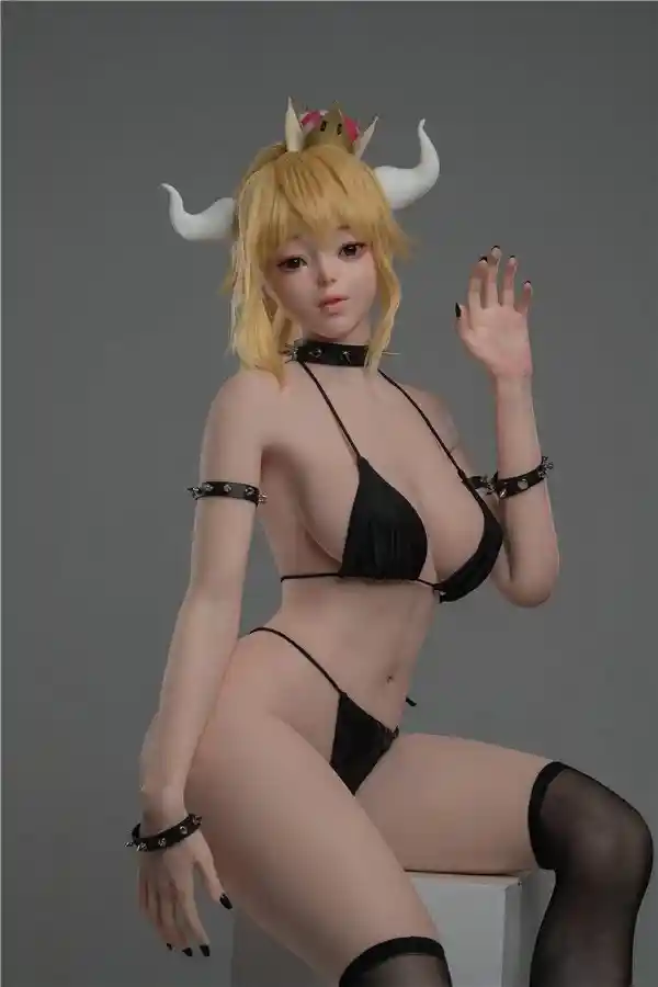 小さなおっぱいと大きなお尻の背の高いファンタジーアニメセックスドールルース172cm