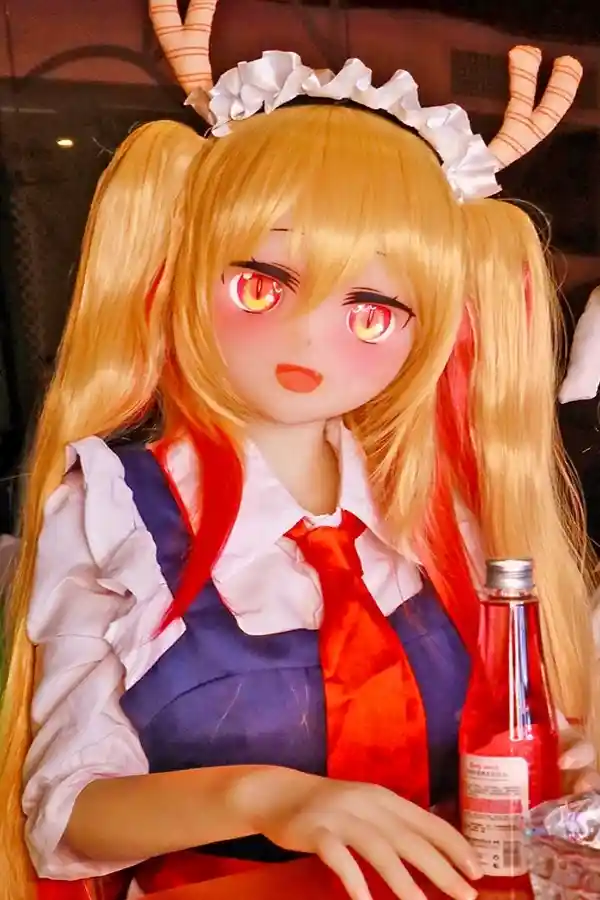 オートメドールの愛らしいブロンドのセックスドール「アリーヤ」（155cm）のレビュー