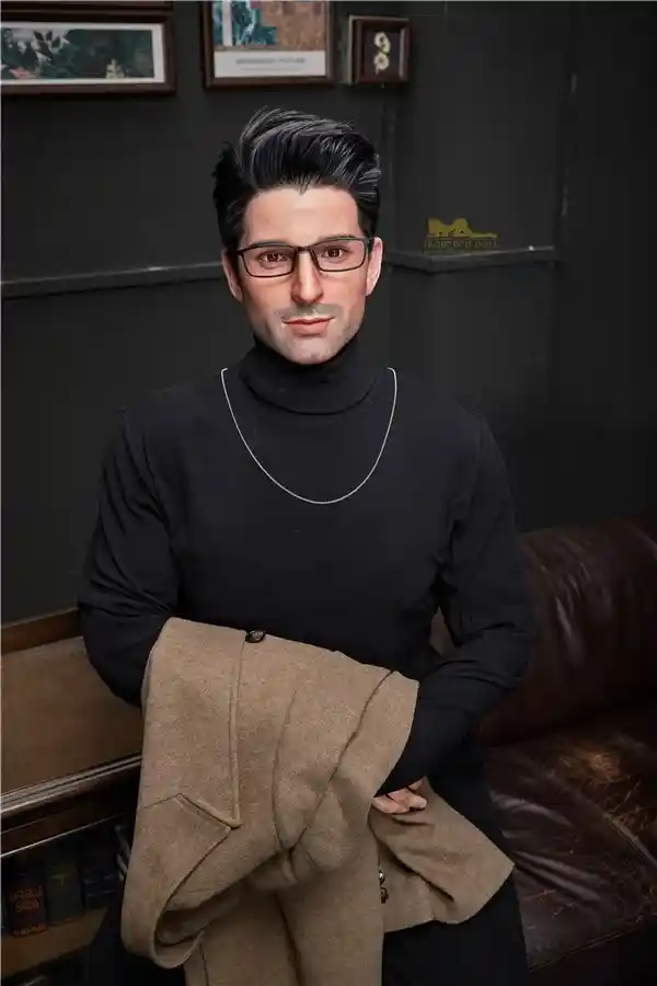 アイアンテック・ドールがウィリアムを発表 ― 身長176cm、5フィート9.3インチの驚くほどリアルな男性セックスドール