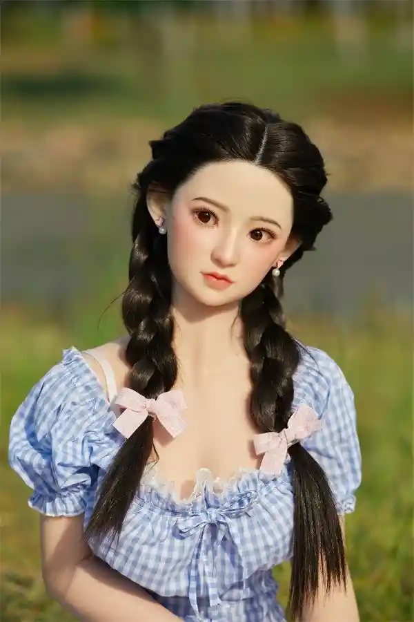 超リアルな高級シリコン製セックスドール Sevyn 150cm