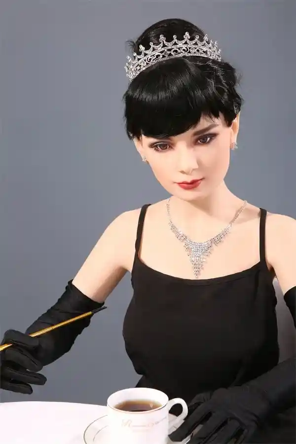 Qita Dollがリアルな等身大エミリアを発表：オードリー・ヘプバーン風の168cmの大人向けセックスドール