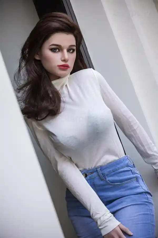 Starpery Doll 171cm Dカップ Christina レビュー: 可動式の顎と口腔構造でリアリティが向上