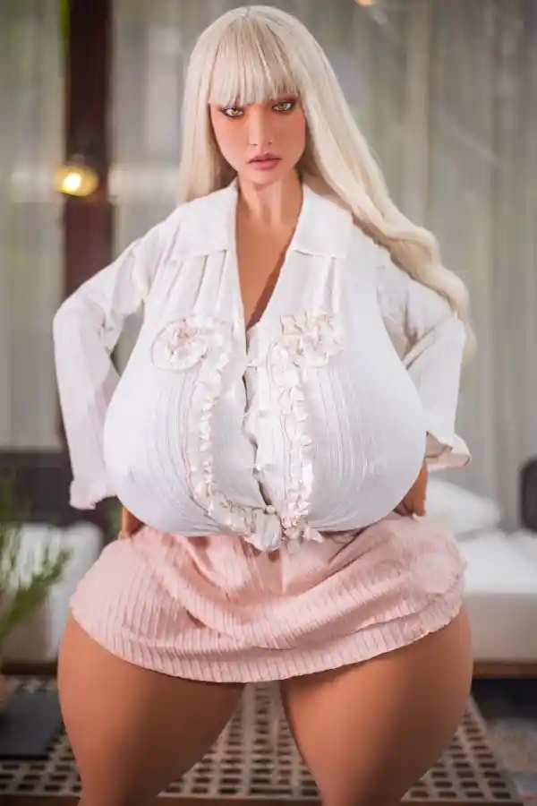 クライマックスドール BBW ジャスミン 151cm レビュー：プラスサイズラブドールの可動顎と口腔構造のリアリティを探る